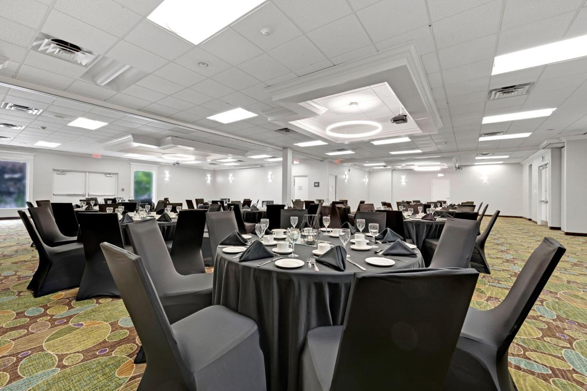 Holiday Inn Hotel Peterborough Waterfront By Ihg Экстерьер фото